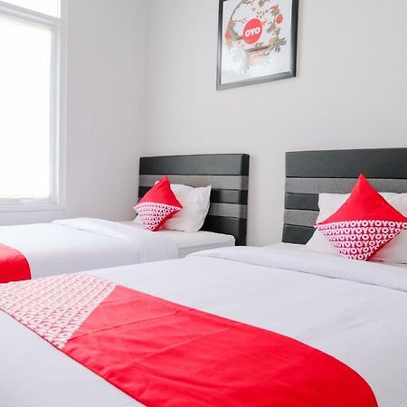 Super Oyo 995 Alice'S Homestay Syariah Jembel Exterior foto