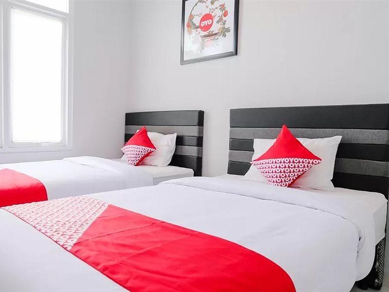 Super Oyo 995 Alice'S Homestay Syariah Jembel Exterior foto